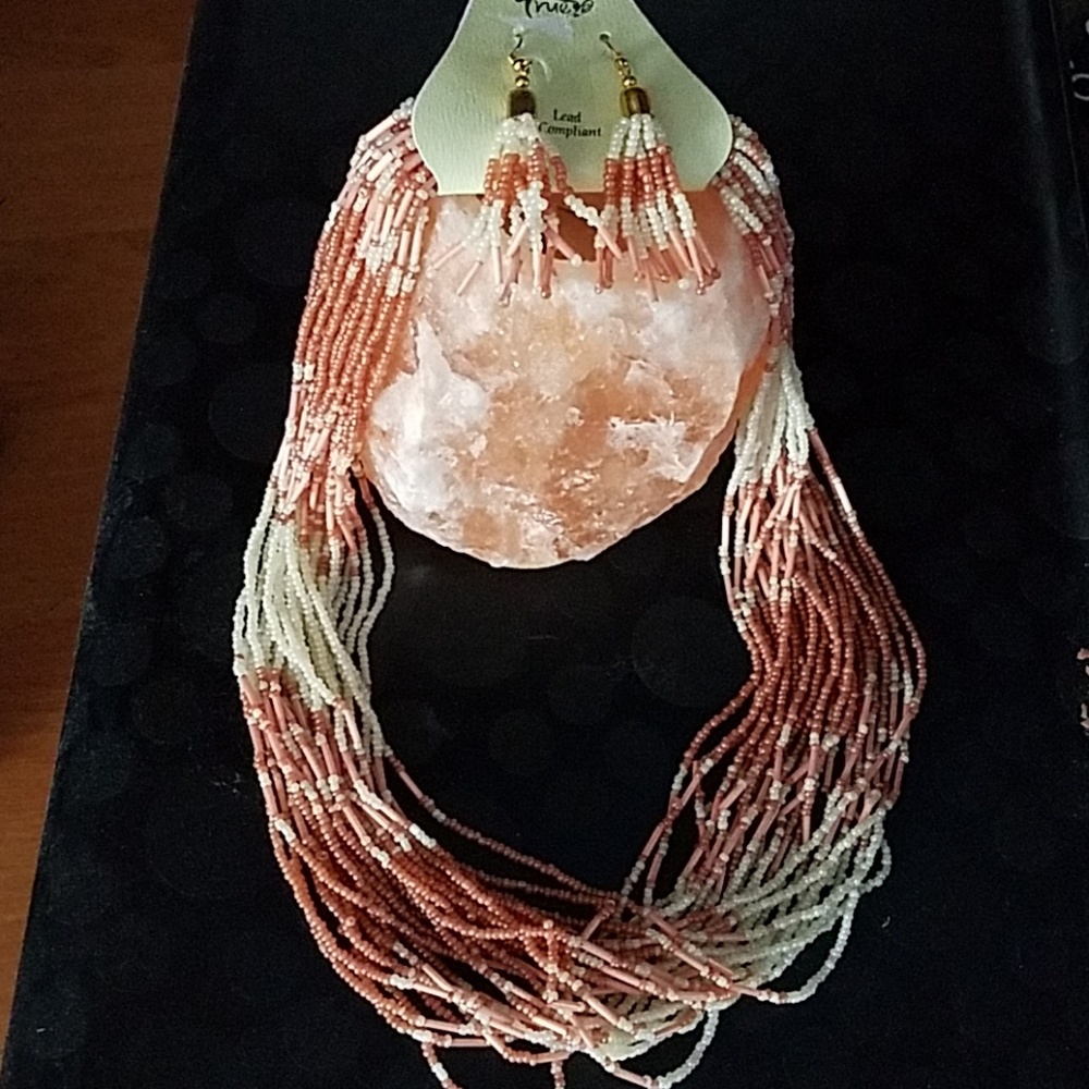 🔵 True ❤️ Bugle beaded necklace